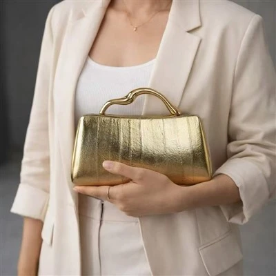 Dunkelrote Clutch-Abendtasche aus Leder